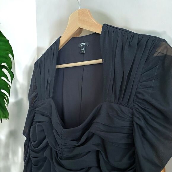 EXPRESS Body Contour Mesh Crop Top With Removable Cups - Picture 8 of 12